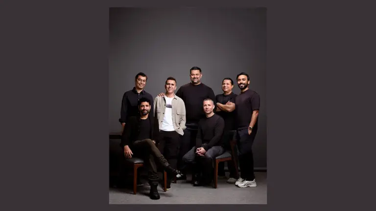 A photo showing different Excel Entertainment and Universal Music executives and members.