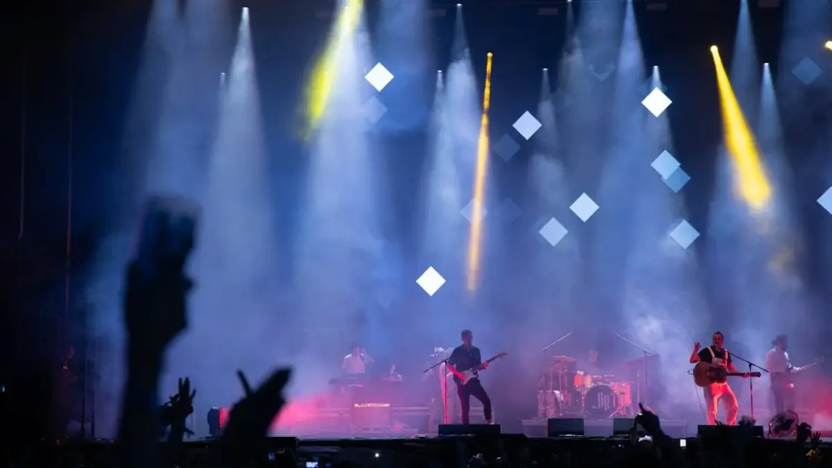 A photograph of a concert.